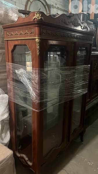 خزانه انتيك 0