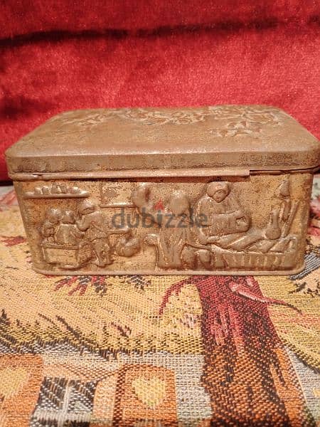 صندوق قديم أوروبي معدن 0