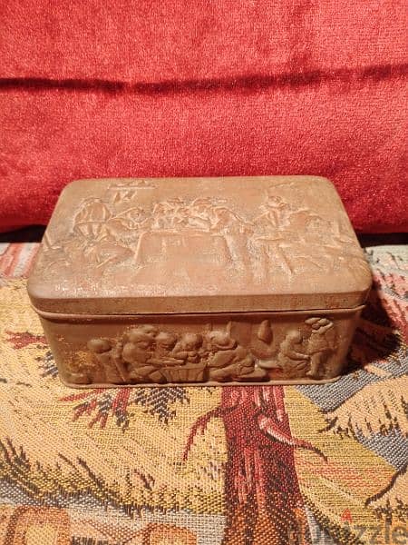 صندوق قديم أوروبي معدن 1