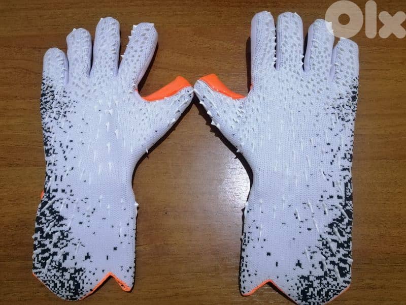 Predator Goalkeeper gloves 0