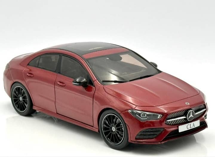 Mercedes  CLA (2019) diecast car model 1;18. 3