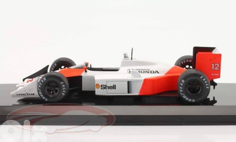 Ayrton Senna McLaren MP4/4 (1988) diecast car model 1:24. 2