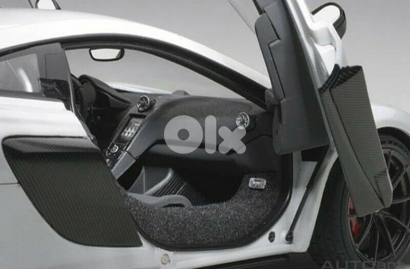Mclaren 675LT diecast car model 1;18. 5