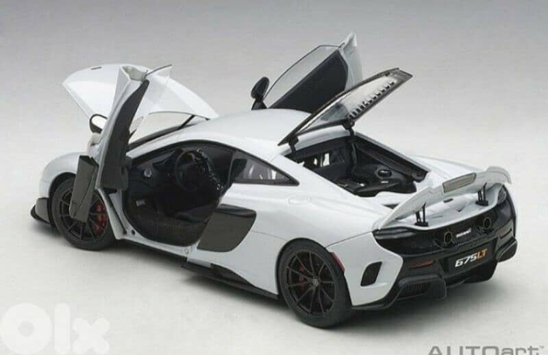 Mclaren 675LT diecast car model 1;18. 9