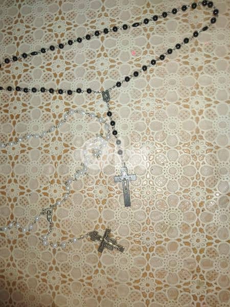 necklacce loulou rosary 2 colours 1