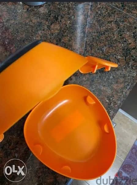 dog shape -Lunch box for kids- barely used 1