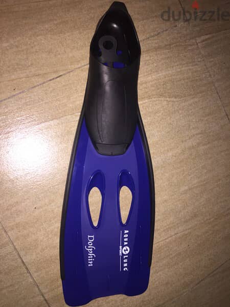 flipper aqua lung fins blue ( dolphin ) 3 pairs available  بلمات 1