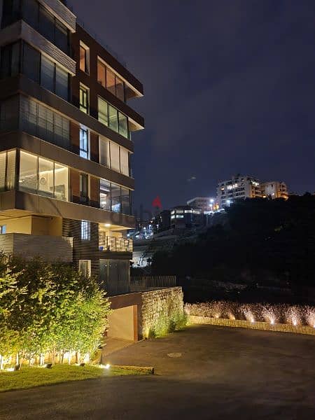 Prime Location, Modern Apartment 0
