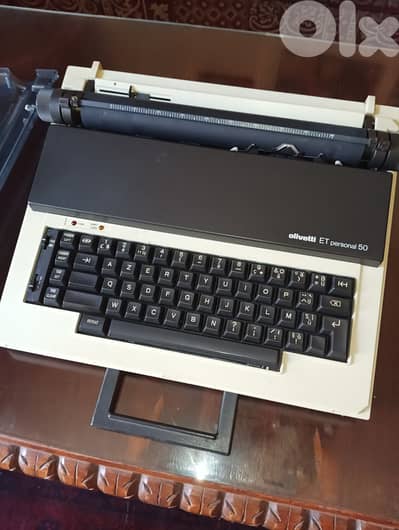 Vintage Olivetti ET Personal 50 Type Writer