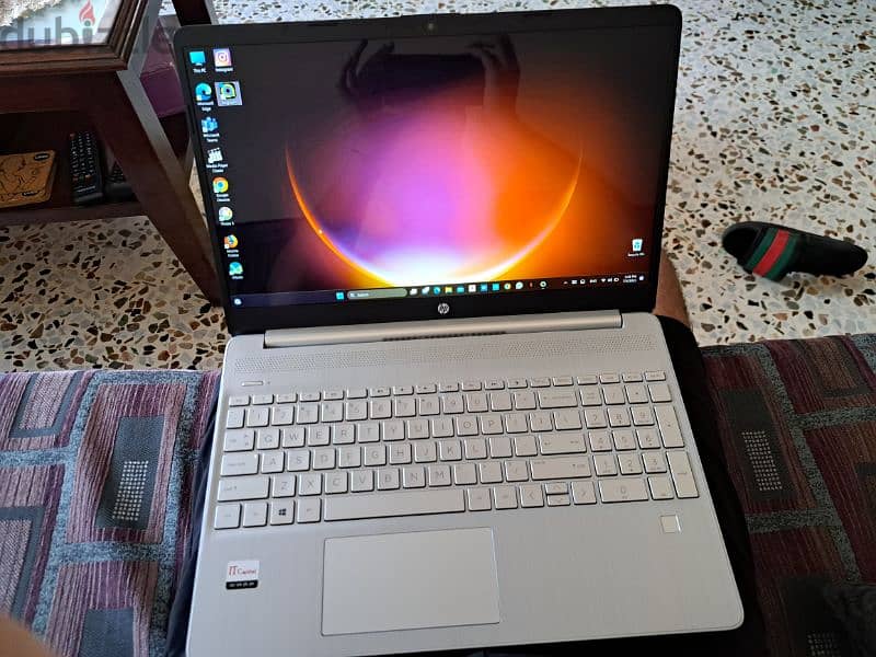 used like new no scratches everything is working with bag and mouse 2