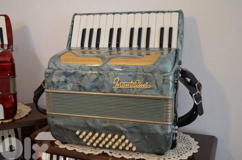 The Accordeon Shop/////Accordion Service 7