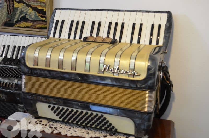 The Accordeon Shop/////Accordion Service 9