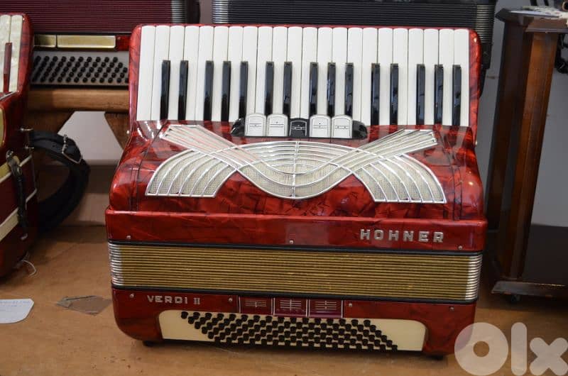 The Accordeon Shop/////Accordion Service 15