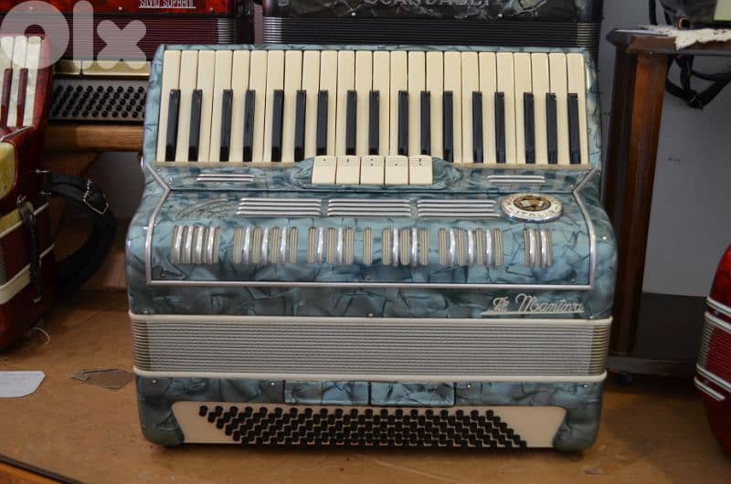 The Accordeon Shop/////Accordion Service 17