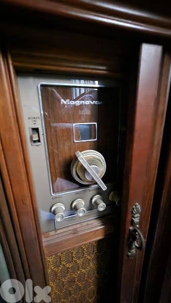 Magnavox tv console 3