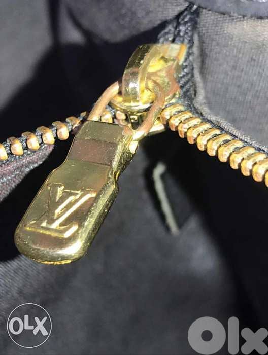 Louis vuitton authentic épi leather mandara MM 4