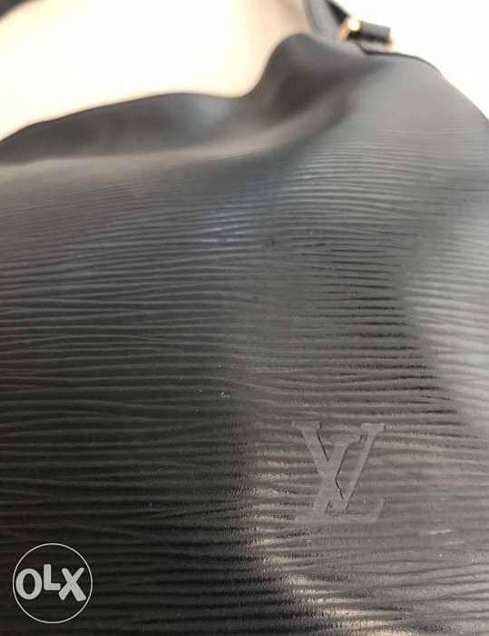 Louis vuitton authentic épi leather mandara MM 5