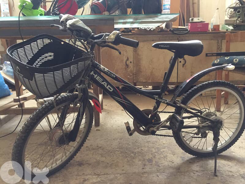 2 bicycles 200$ one شركه عالميه  (  head ) و ثانيه bridcestone 1