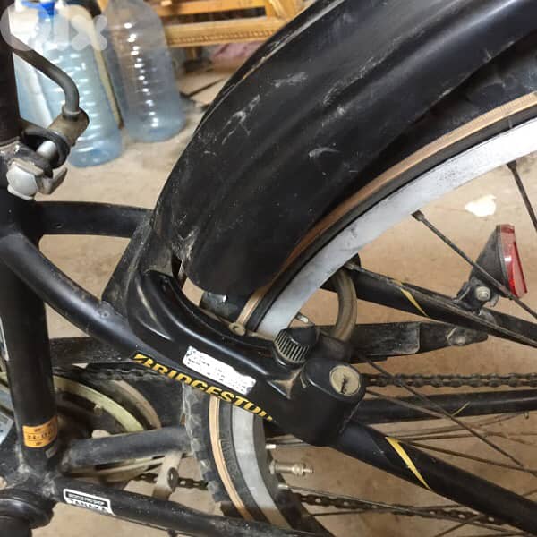 2 bicycles 200$ one شركه عالميه  (  head ) و ثانيه bridcestone 2