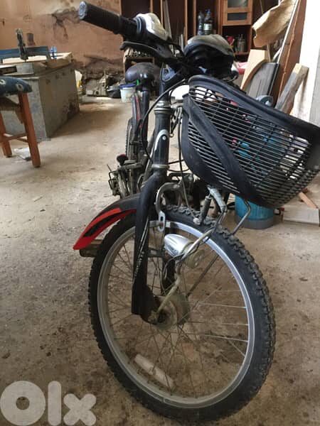 2 bicycles 200$ one شركه عالميه  (  head ) و ثانيه bridcestone 4