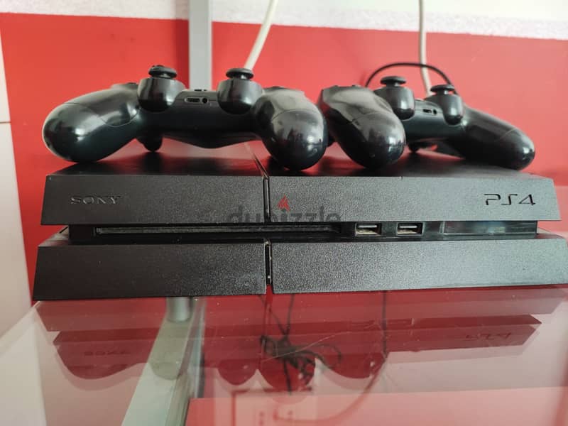 Ps4 1t with 2 original controllers 0