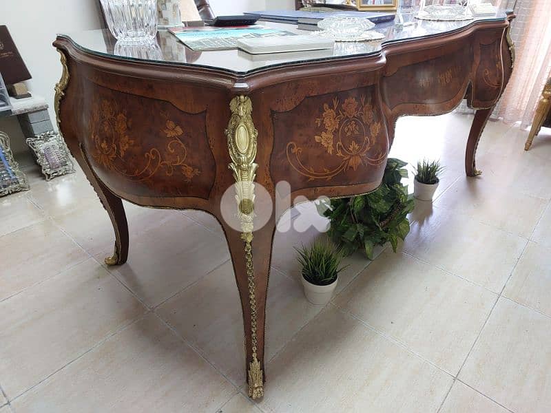 Office Desk & Chair - مكتب فخم مع كرسي جلد 3