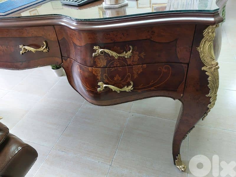 Office Desk & Chair - مكتب فخم مع كرسي جلد 4