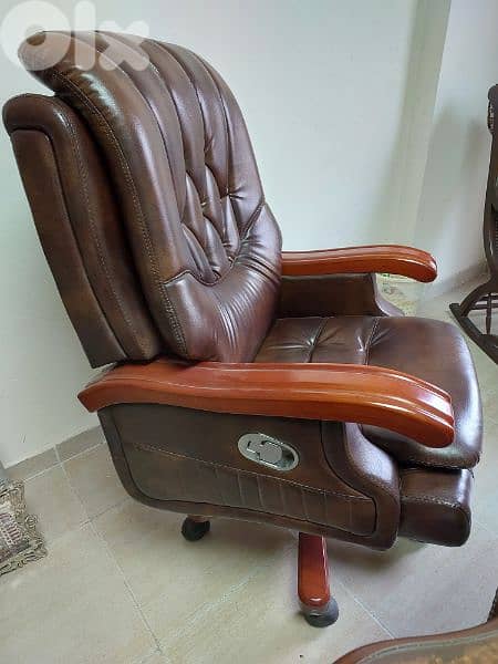 Office Desk & Chair - مكتب فخم مع كرسي جلد 15