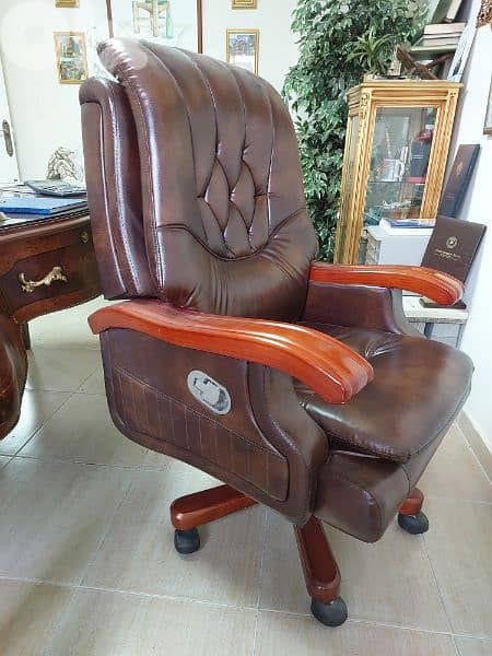 Office Desk & Chair - مكتب فخم مع كرسي جلد 18