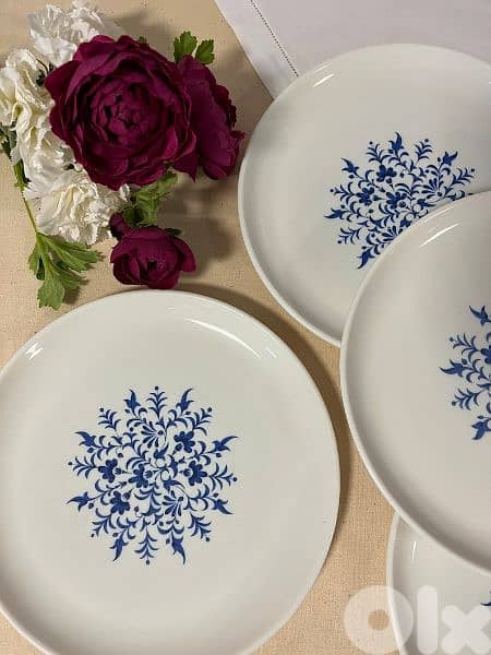 Vintage 1960 Sovirel Pyrex dessert dishes 0