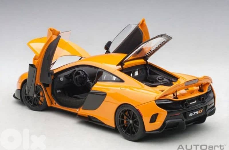Mclaren 675LT diecast car model 1;18. 8