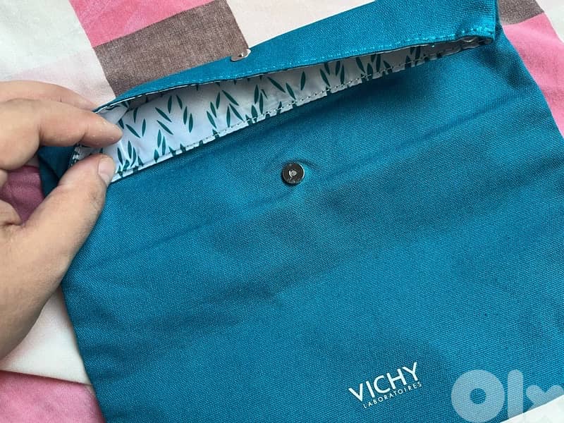 special Makeup’s bag green from vichy laboratoires for 5 usd 0