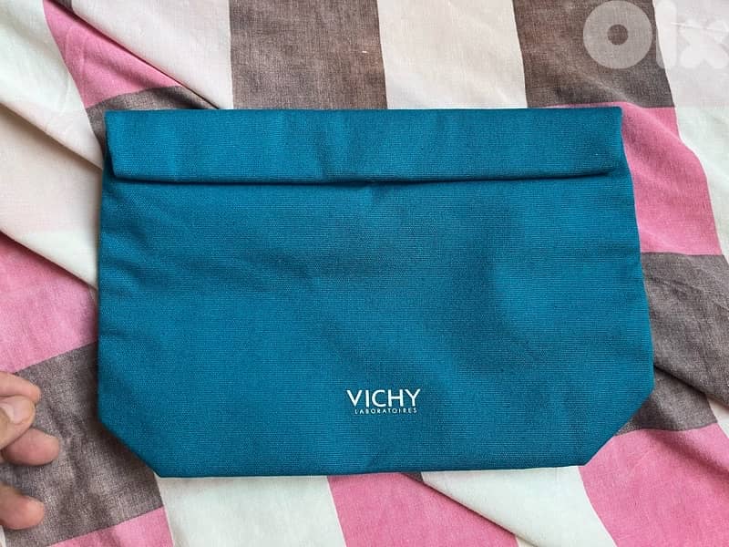 special Makeup’s bag green from vichy laboratoires for 5 usd 1