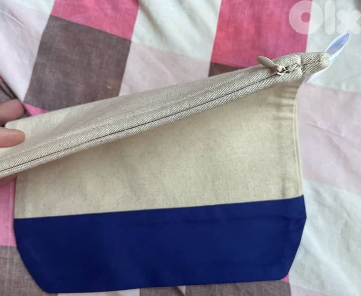 trousse de makeup  la roche posay for 5 $ 0