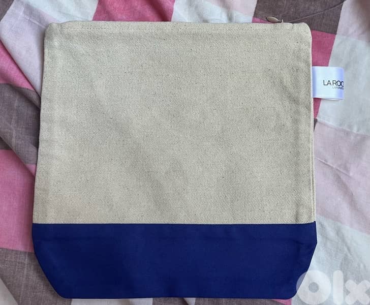 trousse de makeup  la roche posay for 5 $ 1