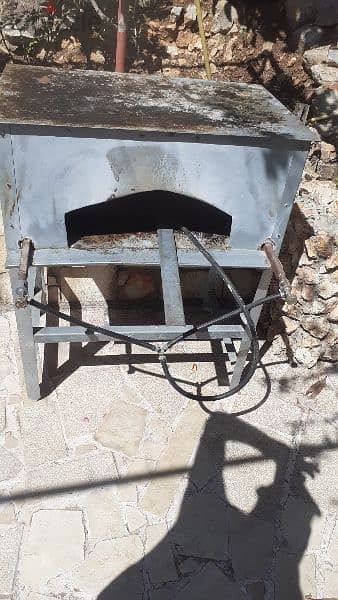 فرنية عالغاز شغالة بحالة جيدة حجم كبير قياس ٨٥×٥٥ ارتفاع ١٠٠