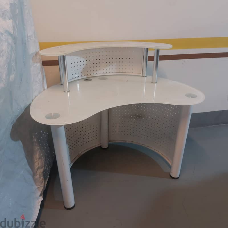 Bureau counter office 3