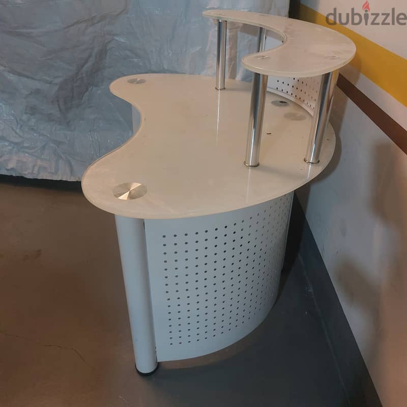 Bureau counter office 4