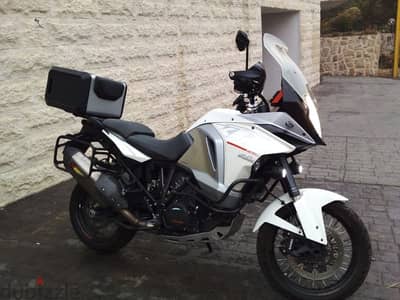 KTM 1290 CC , Model 2015, low Milage