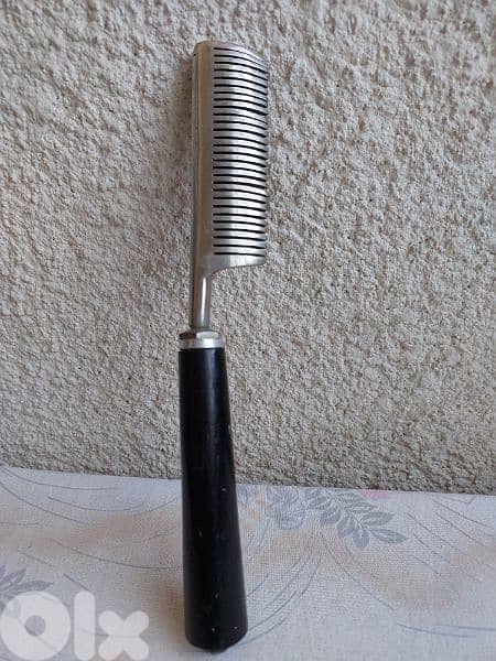 Old Steel Comb - مشط معدني قديم 0