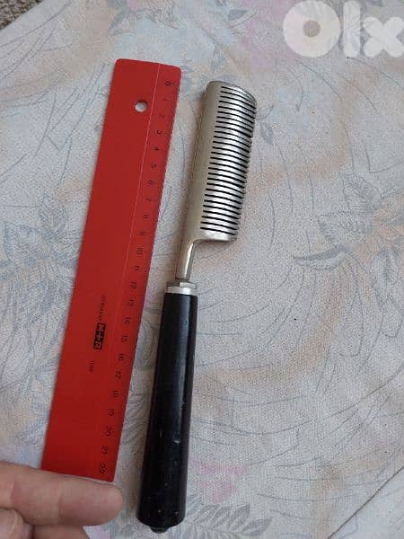 Old Steel Comb - مشط معدني قديم 1