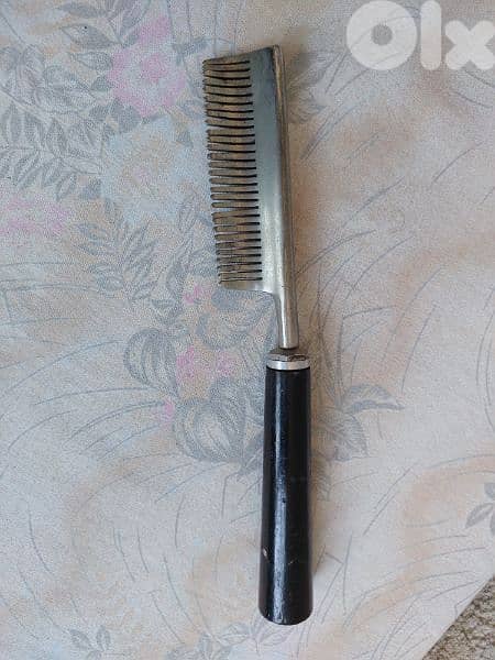 Old Steel Comb - مشط معدني قديم 3