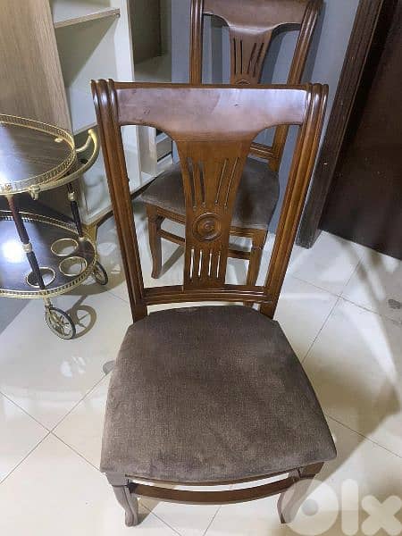 طاولة سفرة مع ست كراسي 3