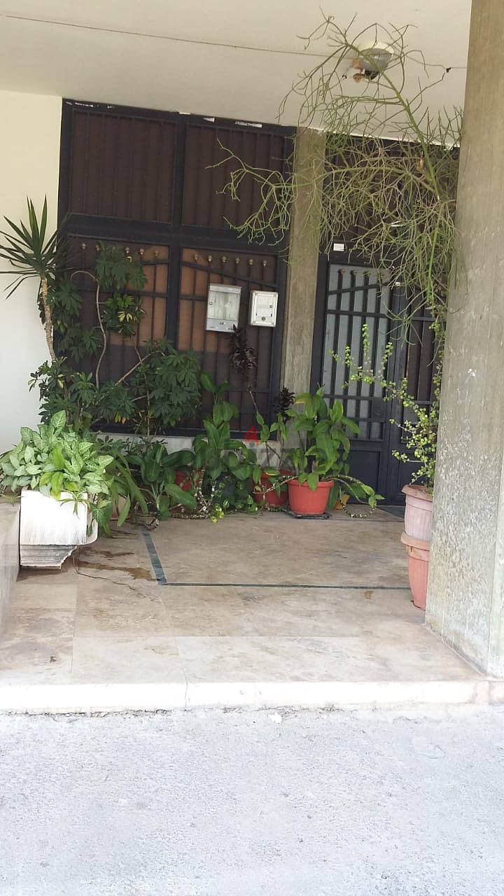 للايجار غرفة مستقلة  لبنانيين فقط 0