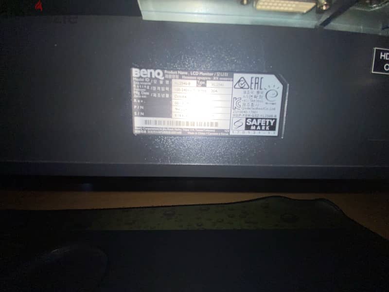 24 inch monitor used like NEW 144 hertz 240 fps everything maxed 5