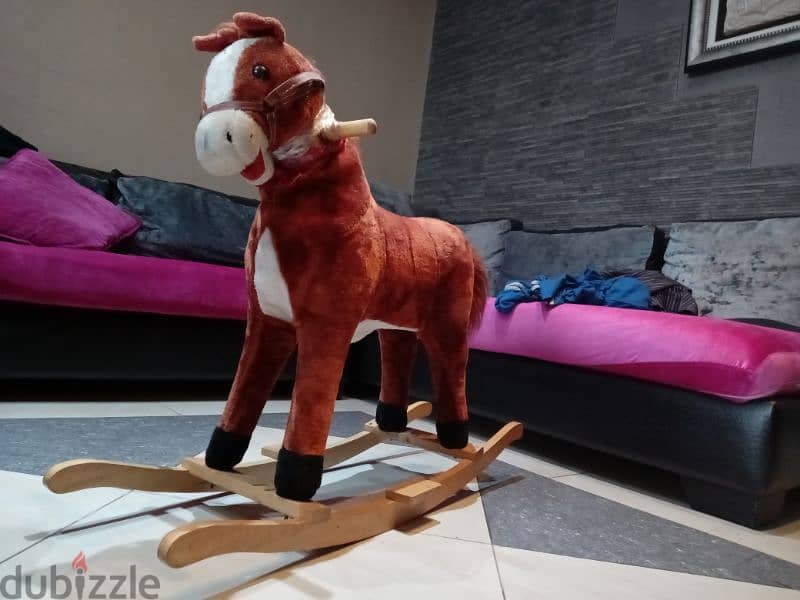 حصان هزاز للبيع 0