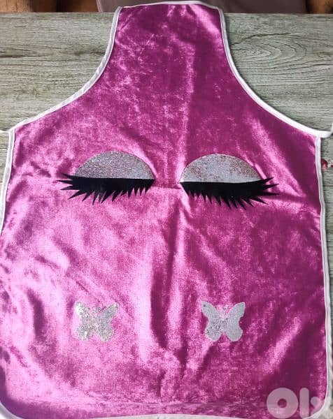 stunning velvet eyelash kitchen apron 1