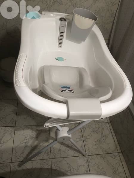 baby bath tub with stand support and new born seat 4