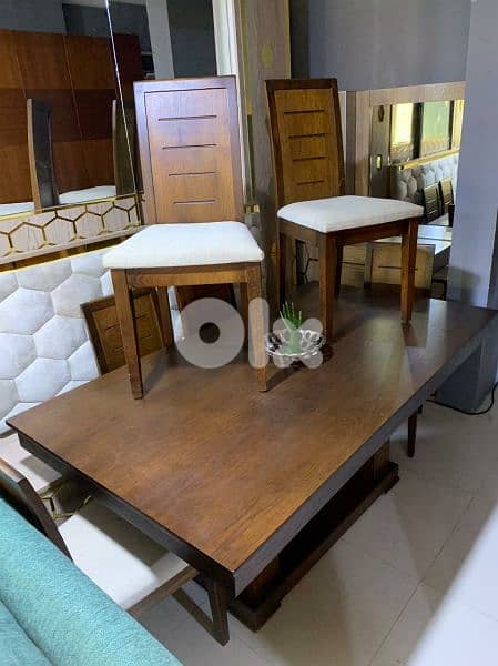 طاولة مع ست كراسي ملبسة قشرة زان 0