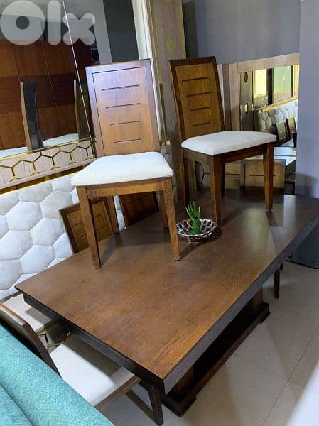 طاولة مع ست كراسي ملبسة قشرة زان 1